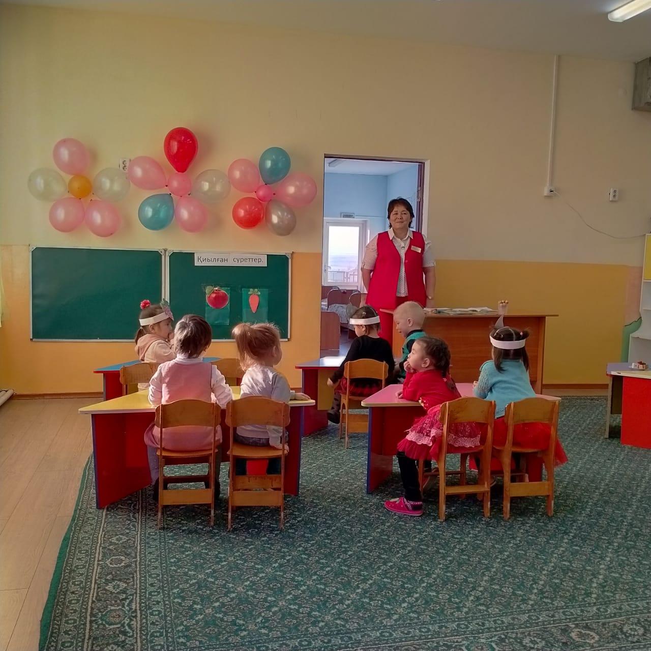 "Қиылған суреттер" ашық ұйымдастырылған оқу іс-әрекеті, "Құлыншақ" тобы