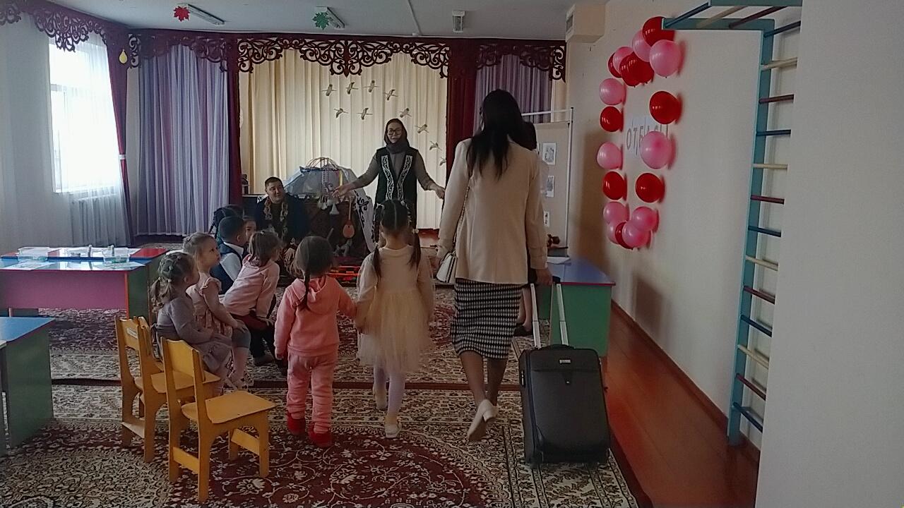 "Балдаурен" тобының "Отбасым" тақырыбындағы ашық оқу іс-әрекеті
